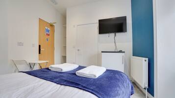 Deluxe Apartment | 1 bedroom, iron/ironing board, free WiFi