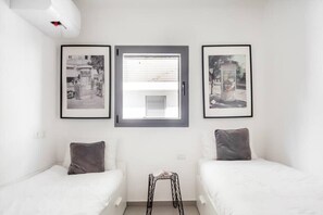 2 habitaciones, tabla de planchar con plancha, cuna de viaje y wifi 