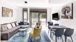Télévision, chaîne hi-fi, espaces bureaux
