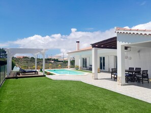 Outdoor pool - Holiday Villa with Saltwater pool near Aljezur (Aljezur)