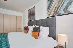 4 soverom, skrivebord, strykejern/-brett og wi-fi