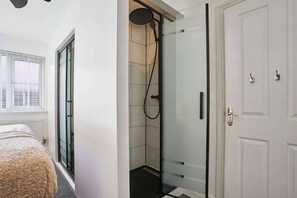 4 chambres, fer et planche à repasser, Wi-Fi, literie fournie
