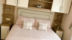 2 bedrooms, iron/ironing board, free WiFi, bed sheets - Heysham Lakeside Lodge - Tranquil Getaway (Morecambe)