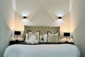 3 habitaciones, tabla de planchar con plancha, wifi y ropa de cama 
