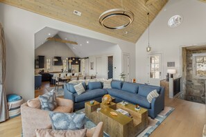 Smart TV y chimenea 