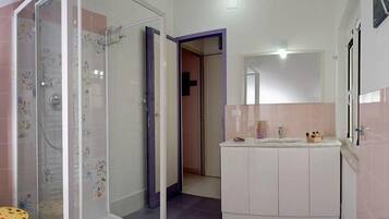 Apartment | Bathroom