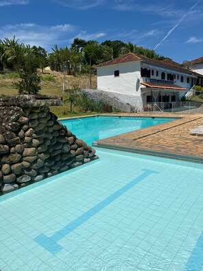Utomhuspool