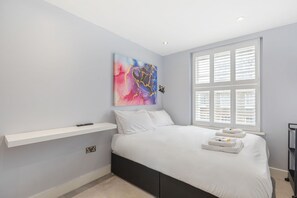 5 bedrooms, iron/ironing board, free WiFi, bed sheets - Cosy Convenient 5 Bedroom Flat in Paddington (London)