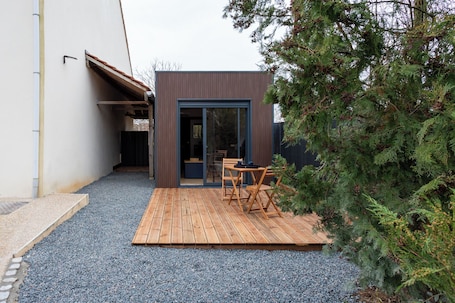Restaurante al aire libre. Chez LilYves Fully-equipped, cosy Tiny House in a quiet location close to forest and walks