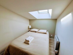 3 室のベッドルーム、アイロン / アイロン台、WiFi、ベッドシーツ