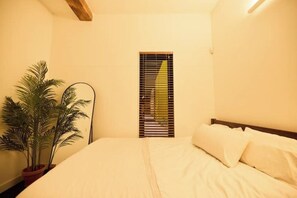 2 habitaciones, escritorio, tabla de planchar con plancha y wifi