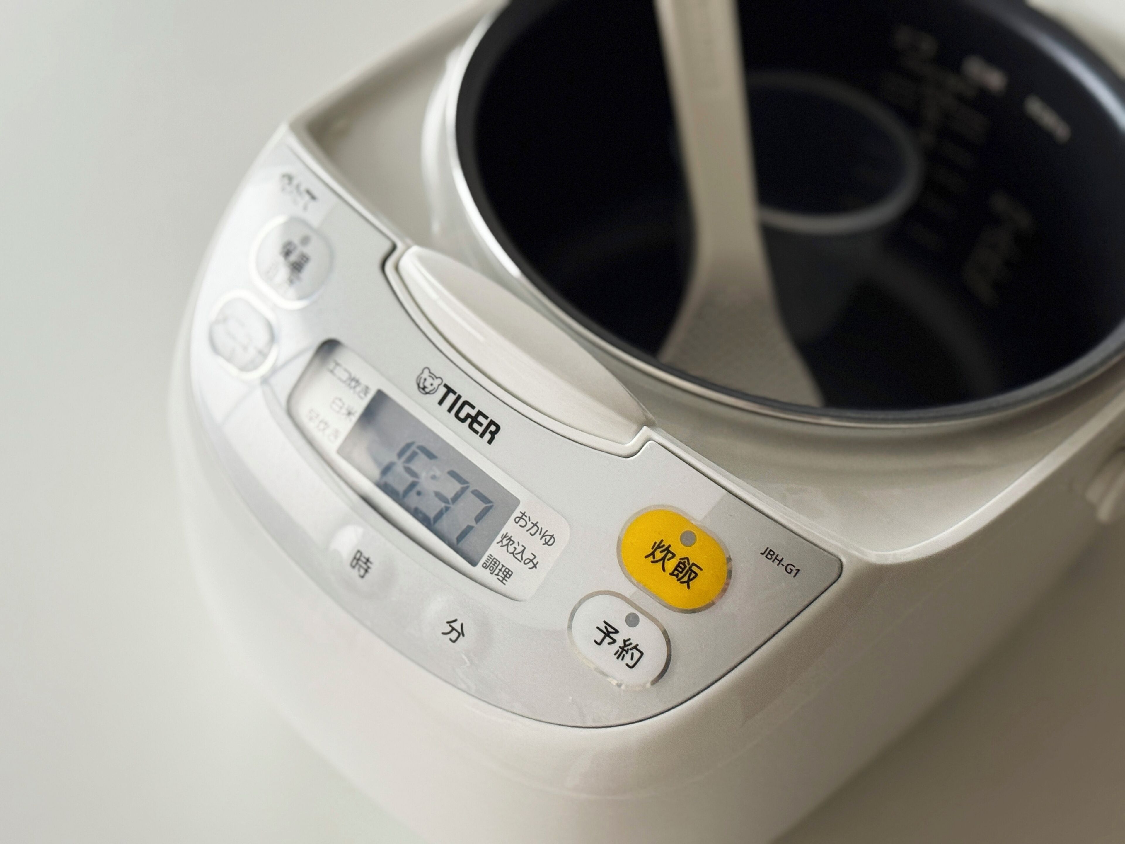 Family Apartment, Non Smoking | Private kitchenette | Electric kettle