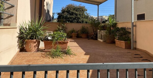 Property grounds - THREE-ROOM APARTMENT SLEEPS 5 IN THE PRINCESS AREA (San Vincenzo)