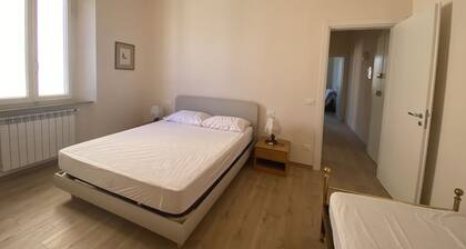 THREE-ROOM APARTMENT SLEEPS 5 IN THE NEW TOWN AREA