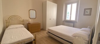 THREE-ROOM APARTMENT SLEEPS 5 IN THE NEW TOWN AREA