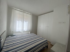 1 bedroom, WiFi - 3-ROOM APARTMENT, SLEEPS 6, IN THE CONCHIGLIA AREA (San Vincenzo)
