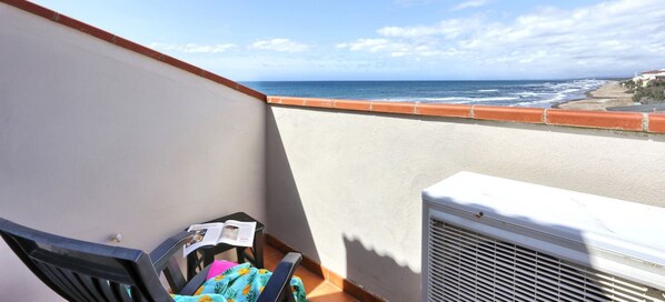 Property grounds - THREE-ROOM APARTMENT, SLEEPS 4, SHELL AREA (San Vincenzo)