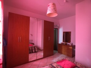 2 bedrooms - THREE-ROOM APARTMENT, SLEEPS 5, COOP AREA (San Vincenzo)