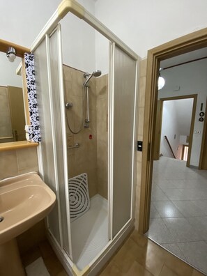 Shower, hair dryer - 4 beds in Acquaviva area (San Vincenzo)