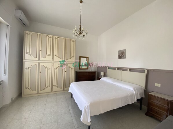 1 bedroom - Via Biserno, Post Office and Coop area (San Vincenzo)