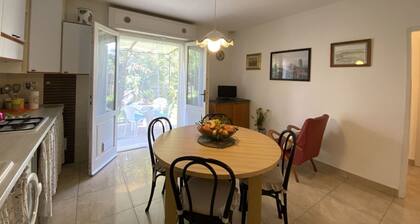 THREE-ROOM APARTMENT SLEEPS 3 IN THE NEW TOWN AREA - Ref. Costa