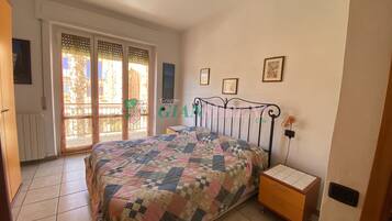 1 Schlafzimmer, Bügeleisen/Bügelbrett