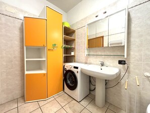 Douche, sĂšche-cheveux