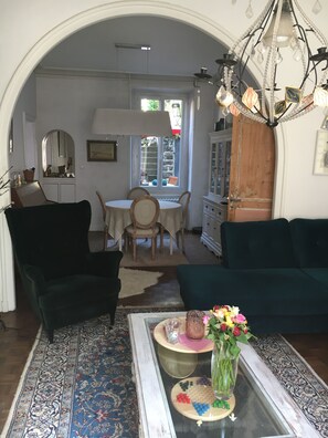 TV, fireplace, DVD player - Hypercentre family home in a quiet neighborhood: ideal for visiting. (Saint-Brieuc)