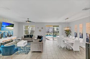 Dining - Spacious 9-bedroom house with AC, fitness room, WiFi in Kissimmee (Kissimmee)