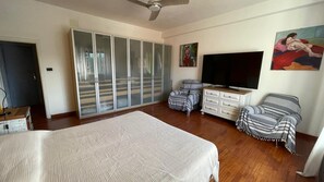 2 quartos, ferros/tábuas de passar roupa, Wi-Fi de cortesia