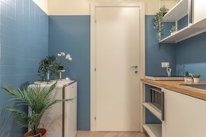 Mini-fridge, microwave, stovetop