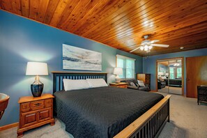 4 bedrooms, free WiFi, bed sheets - New! Wooded Lakefront Hideaway w/ Dock & Fire Pit (Oakland)