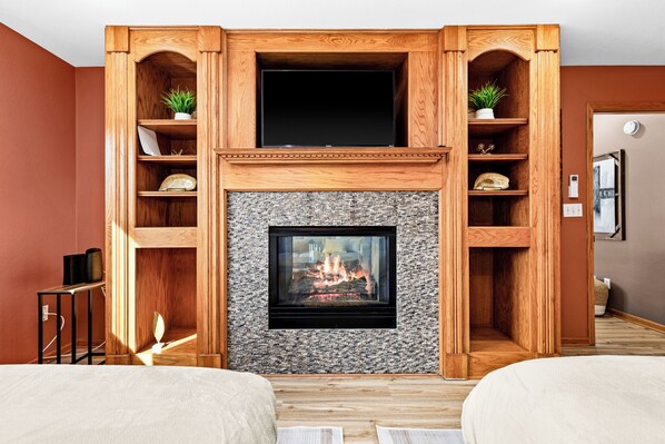 3 bedrooms, desk, WiFi, bed sheets