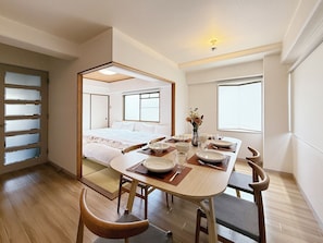 Deluxe Apartment | Dining room