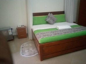 Bureau, espace de travail pour ordinateur portable, Wi-Fi gratuit