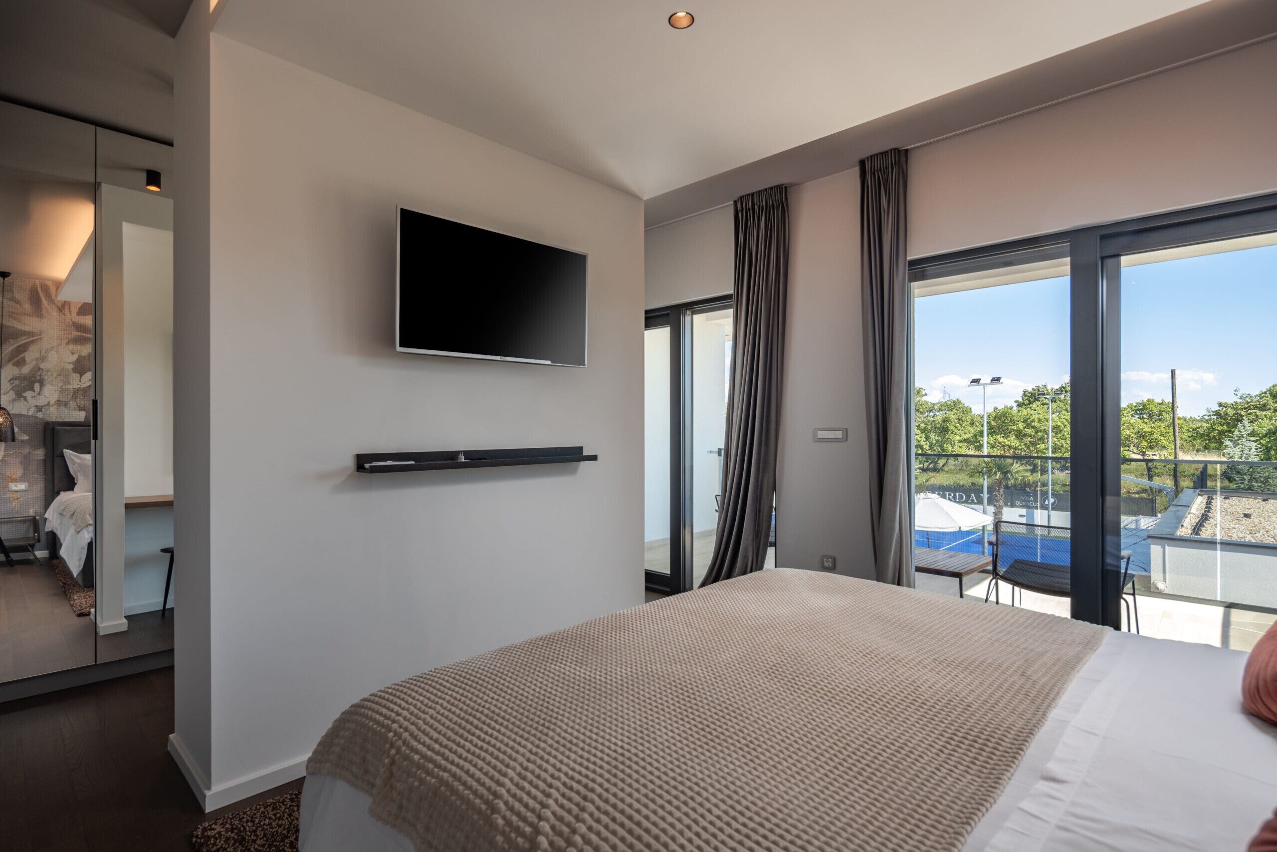 5 bedrooms, iron/ironing board, free WiFi, bed sheets