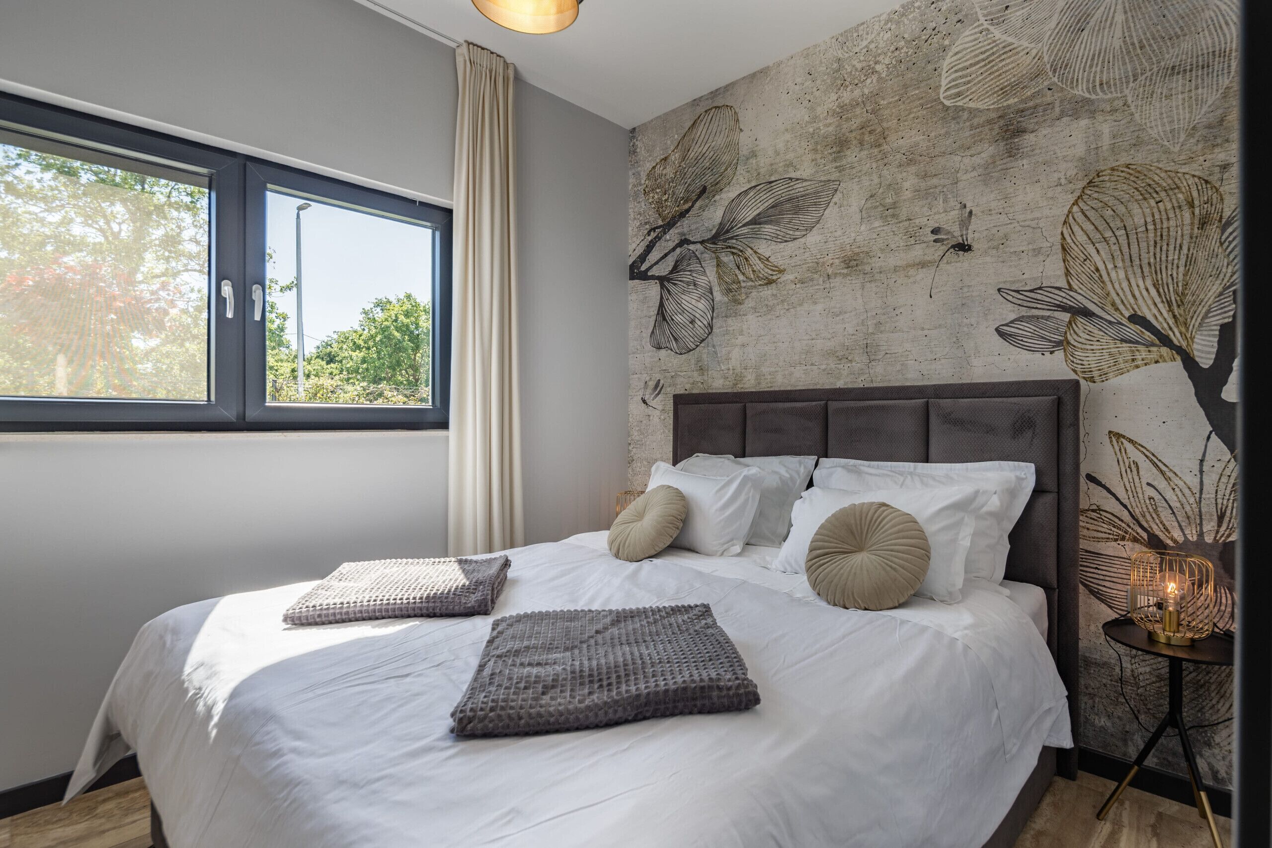 5 bedrooms, iron/ironing board, free WiFi, bed sheets