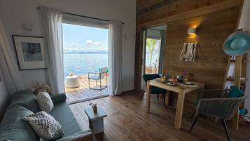 Exclusive-Bungalow, 1Â King-Bett, Meerblick, auf dem Wassser | Wohnzimmer