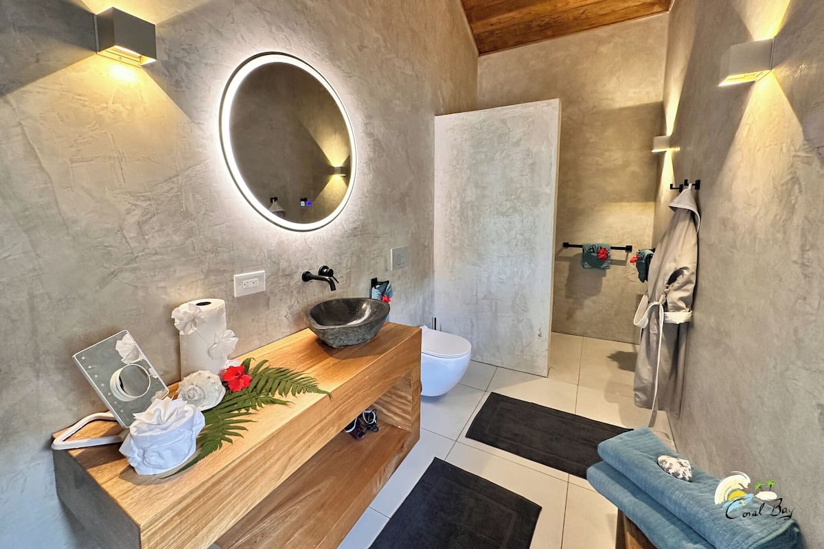 Luxury Bungalow | Bathroom