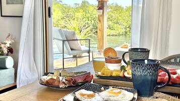 1 bedroom, Egyptian cotton sheets, premium bedding, memory foam beds