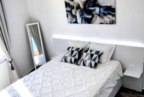 2 bedrooms, iron/ironing board, WiFi, bed sheets - Angelica Residence (Gennadi)