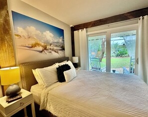 2 bedrooms, iron/ironing board, free WiFi, bed sheets - Charming 2-bedroom bungalow with a tropical forest garden in Santa Rosa Beach (Santa Rosa Beach)