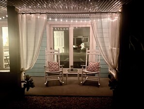 Terrace/patio - Charming 2-bedroom bungalow with a tropical forest garden in Santa Rosa Beach (Santa Rosa Beach)