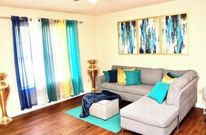 Televisie en een computerscherm