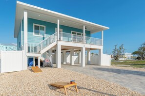 Exterior - ☀️ Private Pool - Short Walk to Beach - Betty's Beach House ☀️ (Fort Myers Beach)