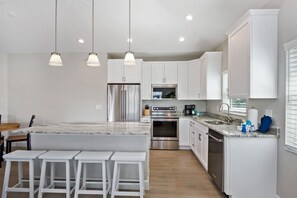 Fridge, microwave, oven, stovetop - ☀️ Private Pool - Short Walk to Beach - Betty's Beach House ☀️ (Fort Myers Beach)