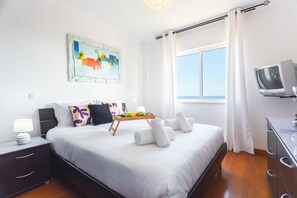 2 bedrooms, iron/ironing board, travel cot, free WiFi