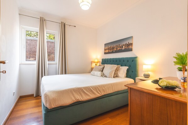 2 bedrooms, iron/ironing board, travel crib, free WiFi