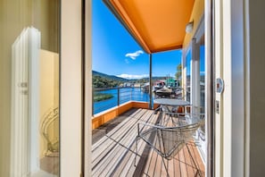 Outdoor dining - Shoreside | Apartment 12 | 2BR+loft | Crackenback (Crackenback)