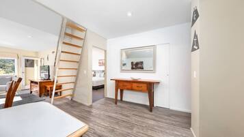 2 bedrooms, bed sheets